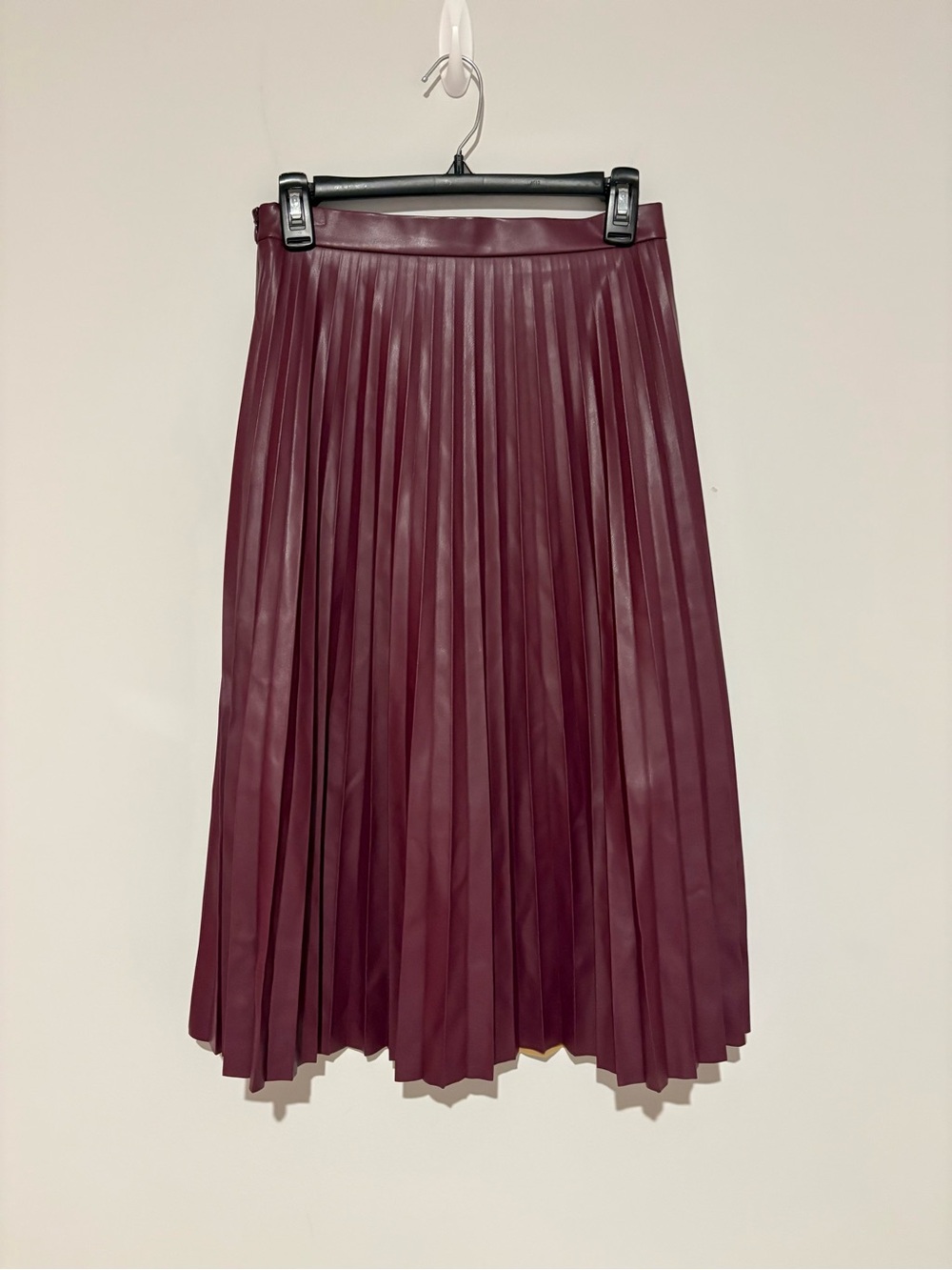 Bagatelle collection Pleated‎ faux leather midi skirt purple size small